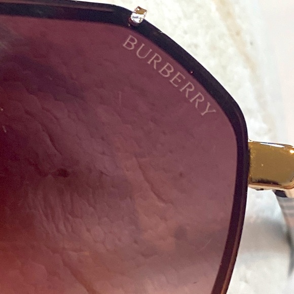 Burberry sunglasses 😎 🕶️ lINISEX for men or women - Picture 2 of 16
